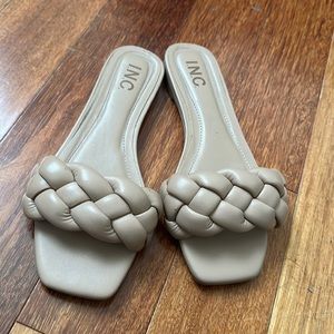 Sexy tan sandals!!